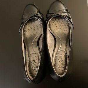 Life stride shoes.